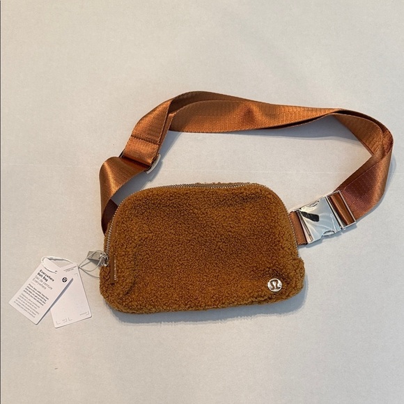 NWT Lululemon Everywhere Fleece Belt Bag Burnt Caramel - Picture 3 of 16
